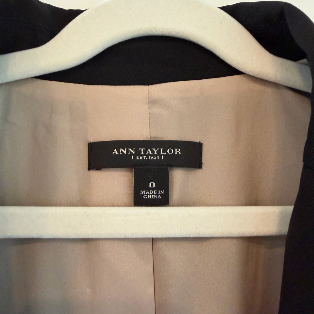 Ann Taylor Classic Black Blazer - Size 0 - Picture 2 of 5